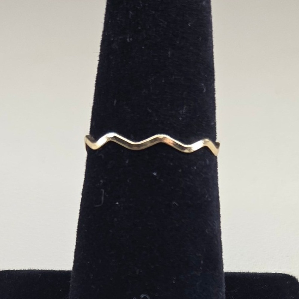 Gold Tone Wavy Zigzag Wave Minimalist Stacking Ring Size 7 Bohemian 0378